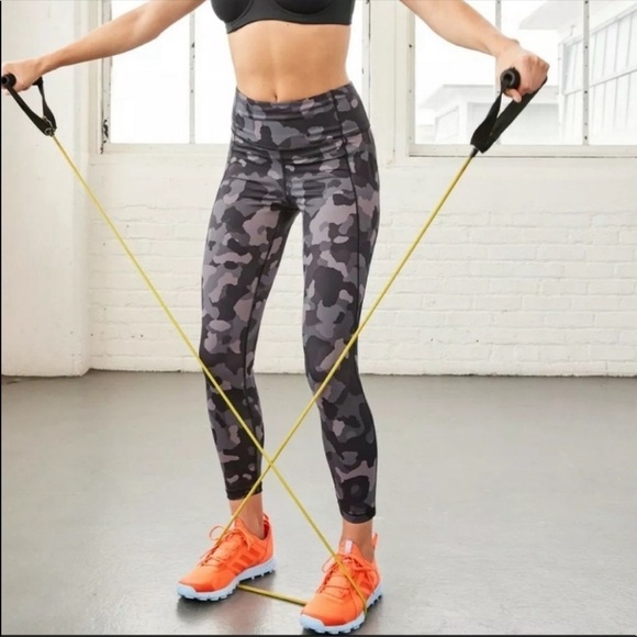 BOGO! Athleta Lightening Camo 7/8 Legging Black Gray XS - Picture 2 of 11